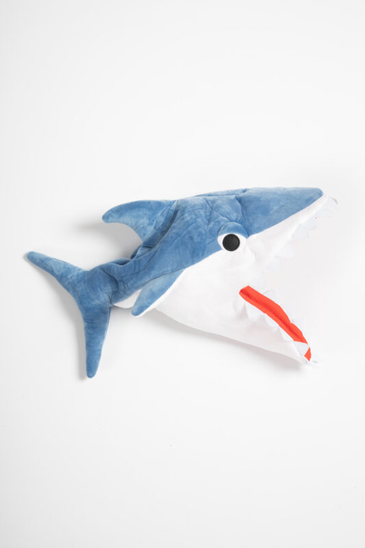 Haai Blauw Muts Laplander Tanden Jaws Shark Gebeten Bijten Pluche 1