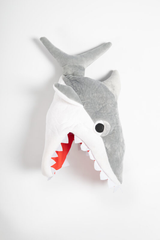 Haai Grijs Muts Laplander Tanden Jaws Shark Gebeten Bijten Pluche