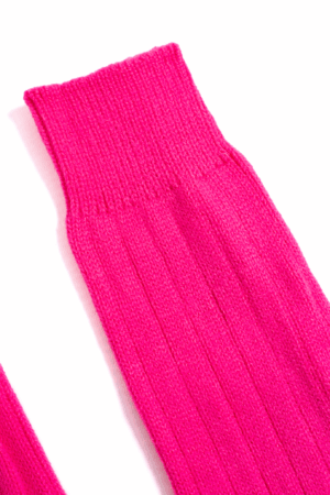 Kniekousen neon roze lange sokken gebreid 1