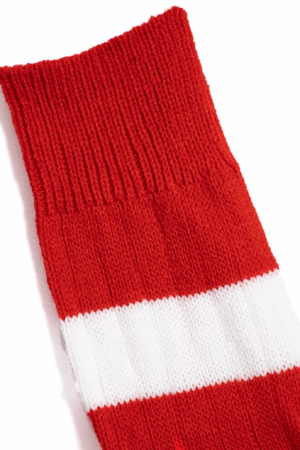 Sokken rood wit gestreept gebreid