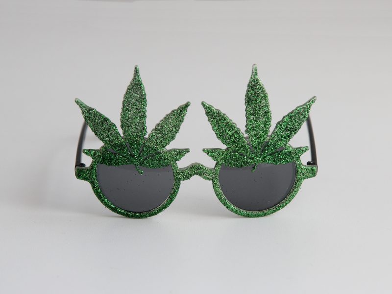 Zonnebril wiet blaadjes cannabis