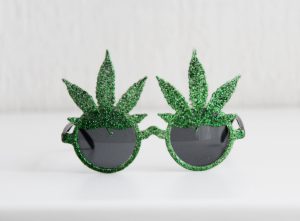 Zonnebril wiet blaadjes cannabis